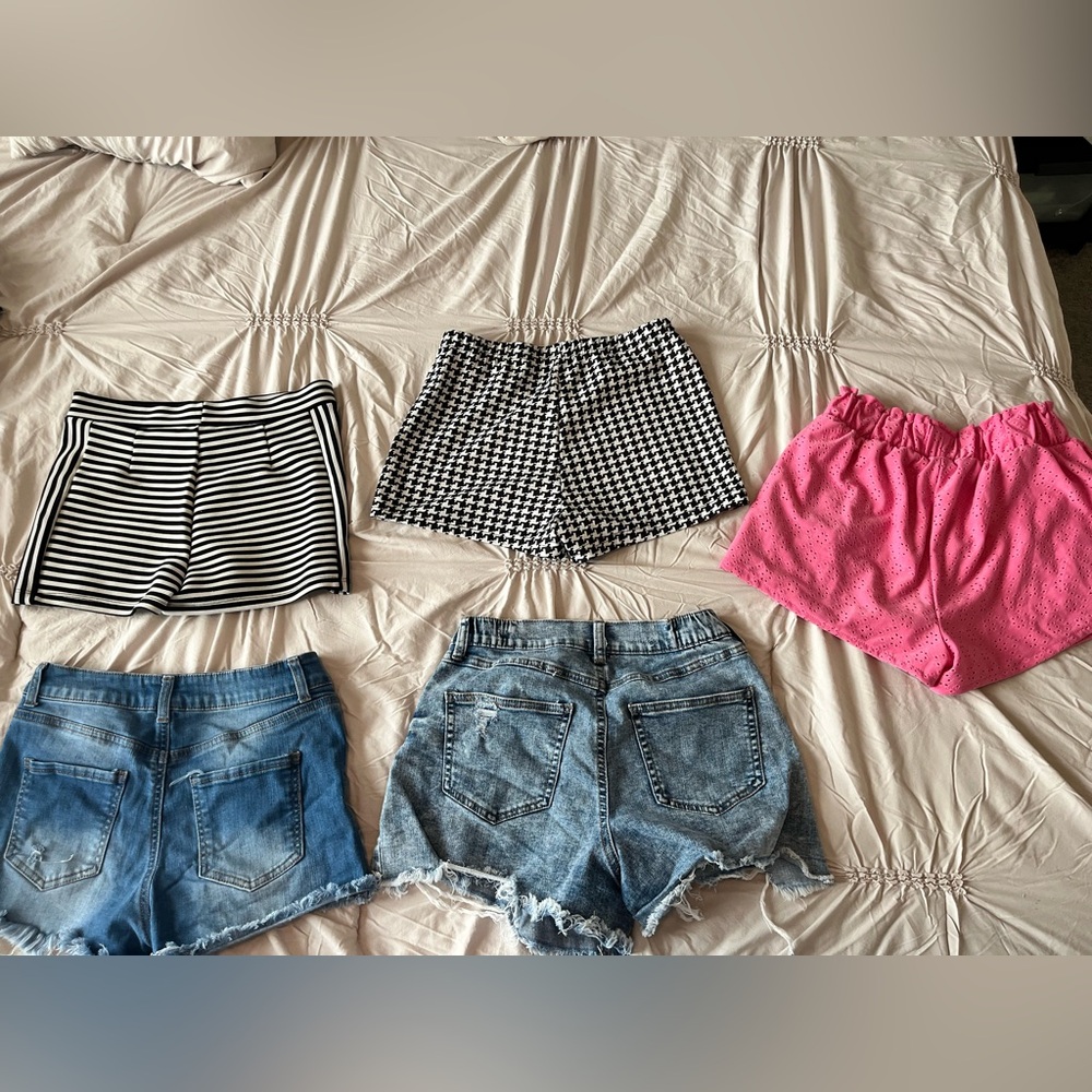 Summer Shorts Bundle! Size M - Picture 2 of 16